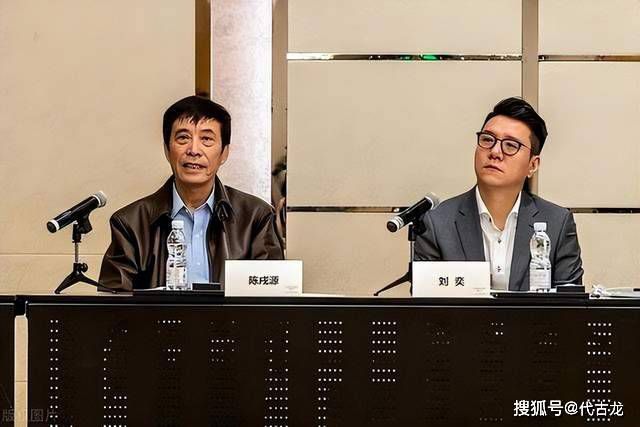 导演新海诚也成为宫崎骏后唯一一位连续两作票房破百的;双百亿导演